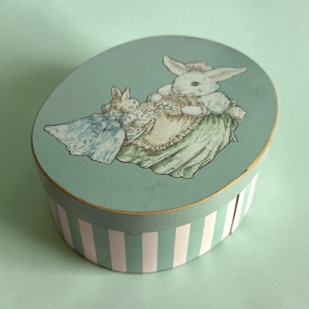 VTG Cottagecore Oval Wooden Easter Spring Bunny Rabbit Box Mint Green 7”